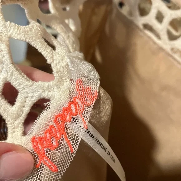 FREE PEOPLE Forever Lace Crochet Babydoll OPEN Back Mini Dress SZ 2 - Picture 7 of 7